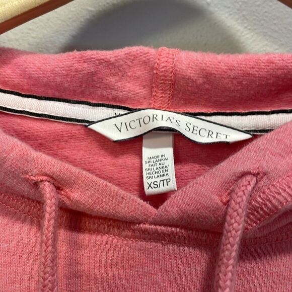 Victoria Secrets woman’s pink sweatshirt that says VS with snowflakes - Picture 6 of 11